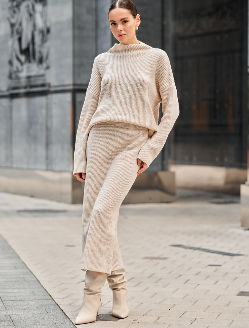 Costum tricotat de damă Staff soft beige oversize