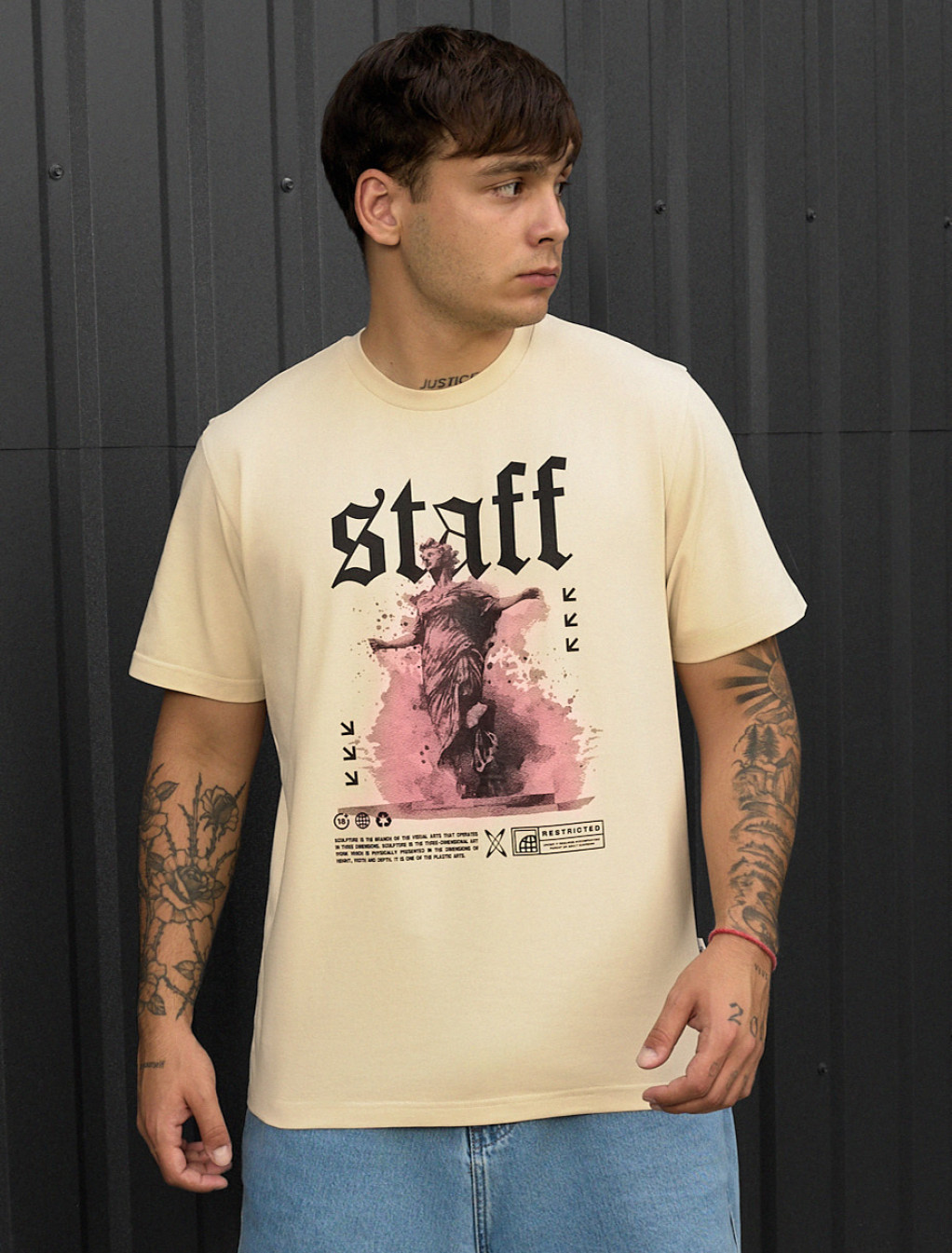 Tricou  Staff sculpture