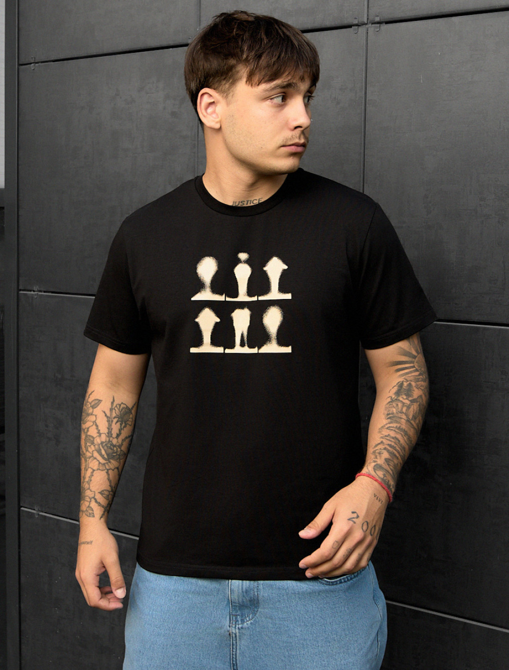 Tricou  Staff figures