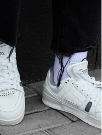 Adidași Staff White