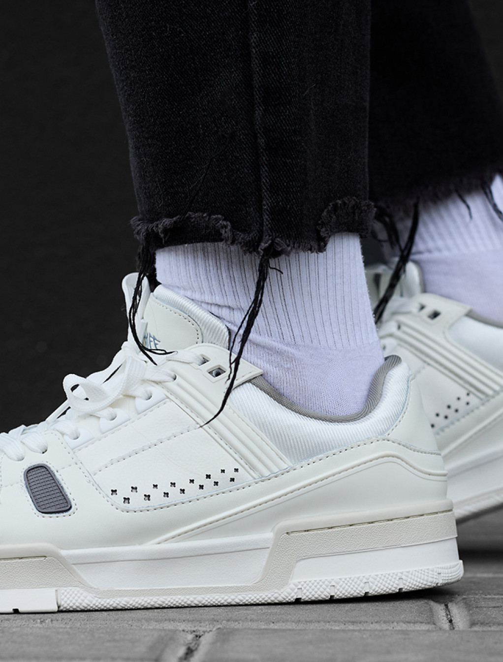 Adidași Staff White