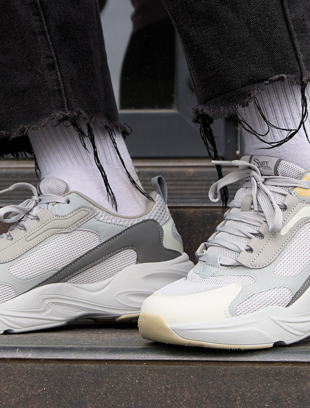 Adidași Staff gray