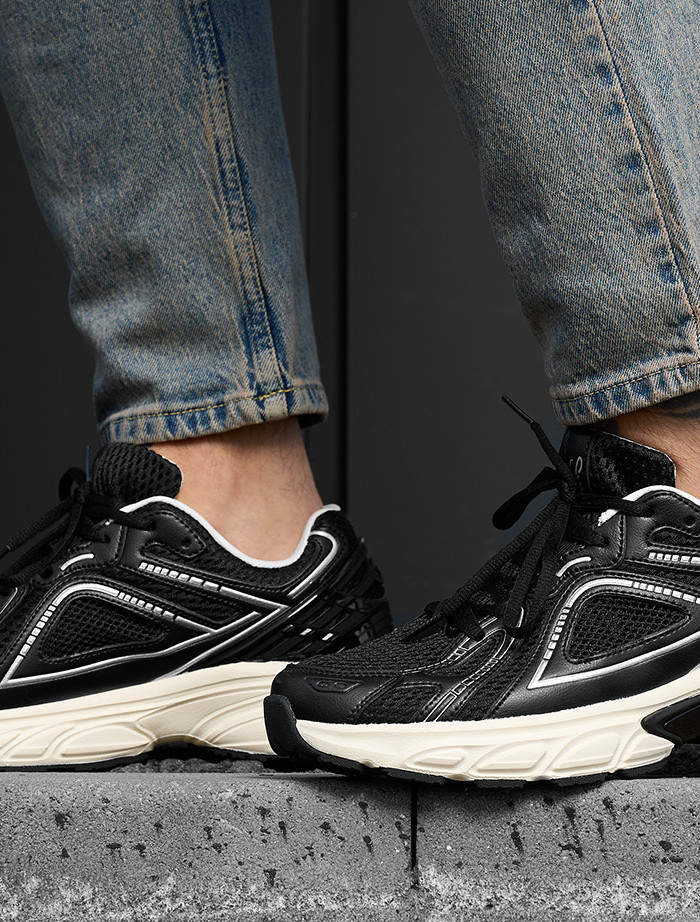 Adidași Staff black