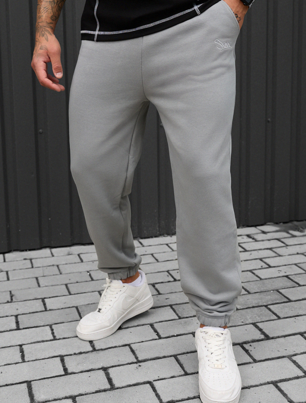 Joggeri Staff fa light gray logo
