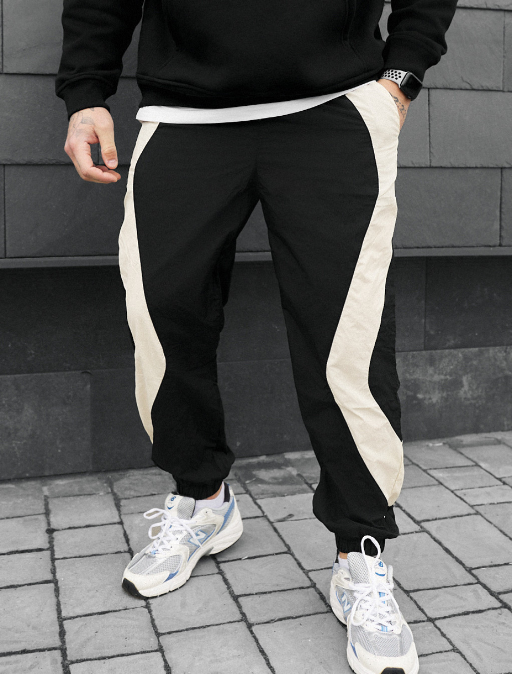 Joggeri Staff ol black & white