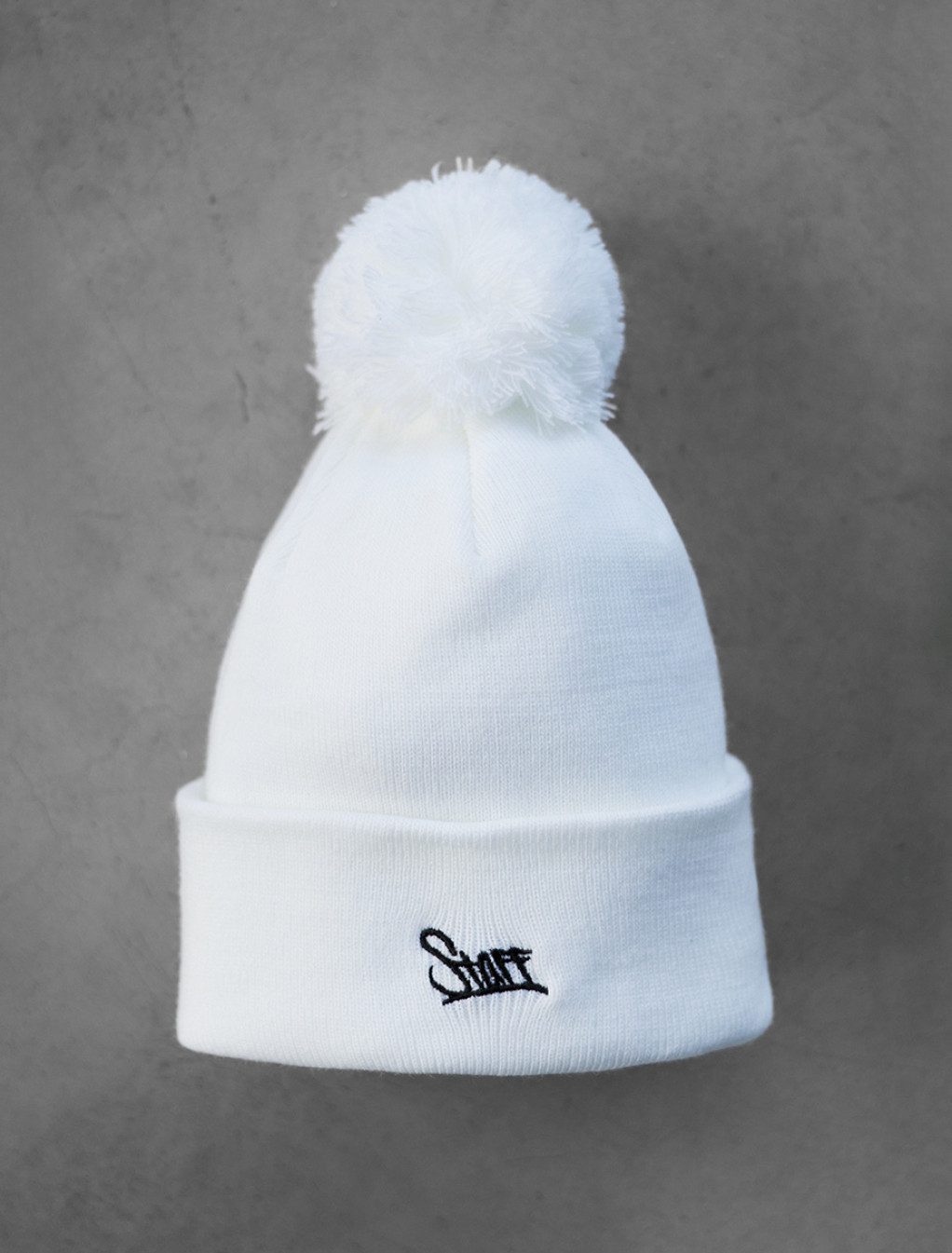 Căciulă Staff logo white pompon