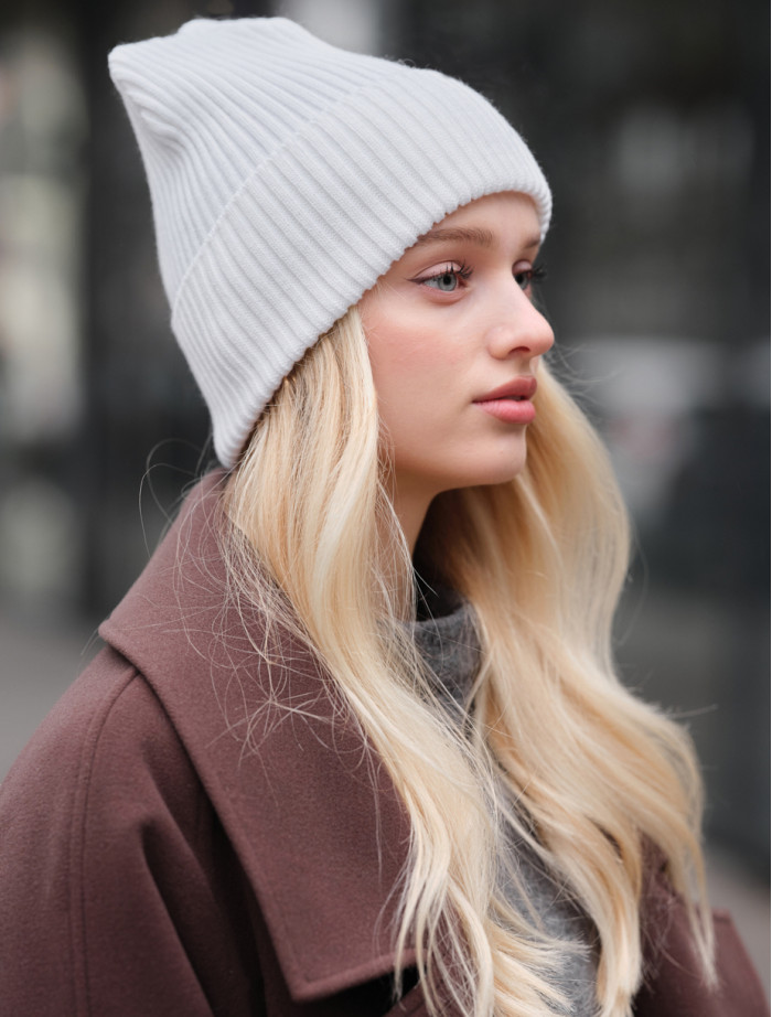 Căciulă de damă Staff white basic