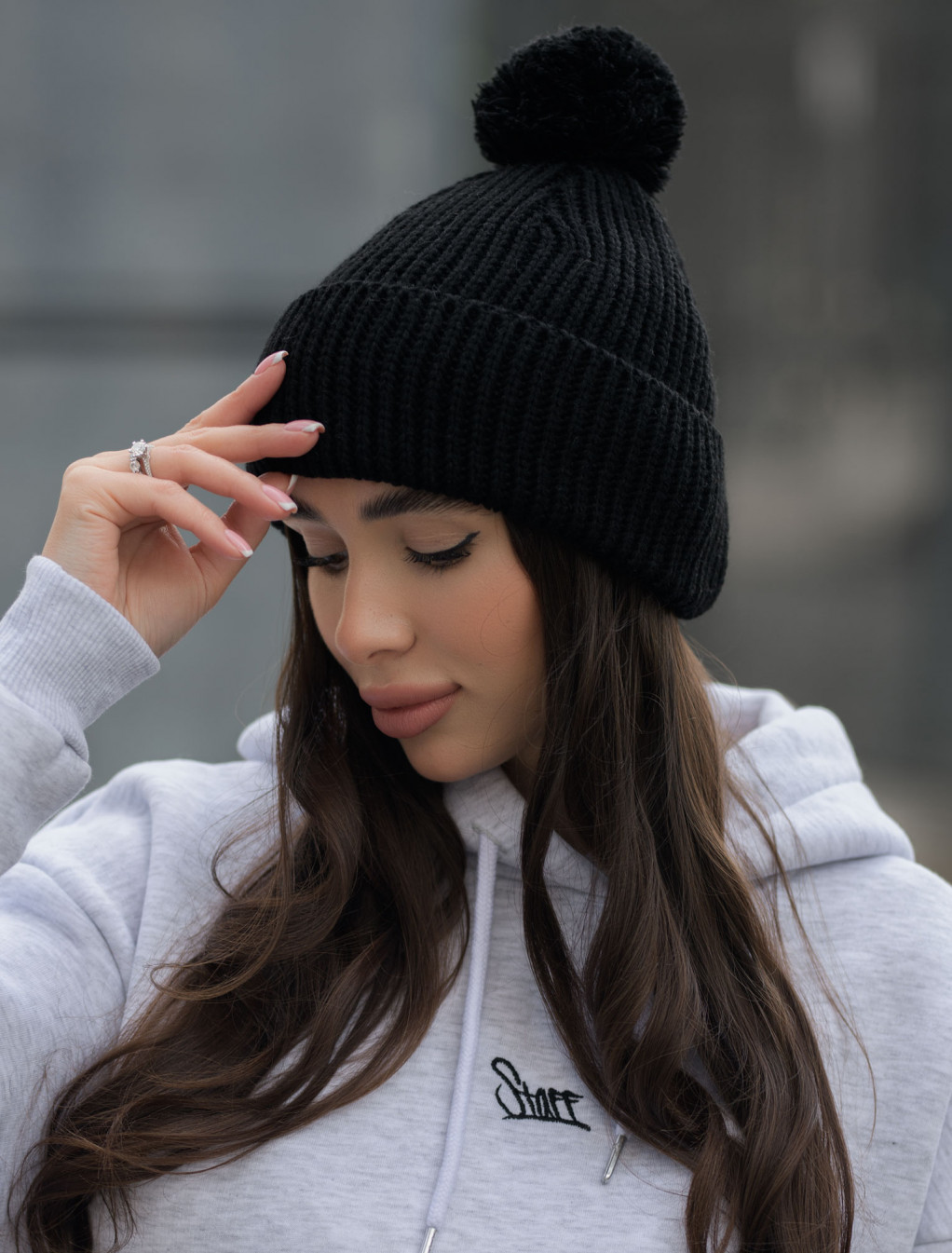 Жіноча шапка Staff pompon black