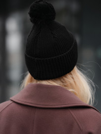 Căciulă de damă Staff pompon black