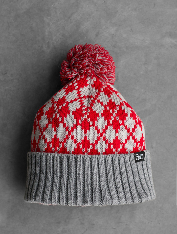 Căciulă Staff red & gray pattern pompon