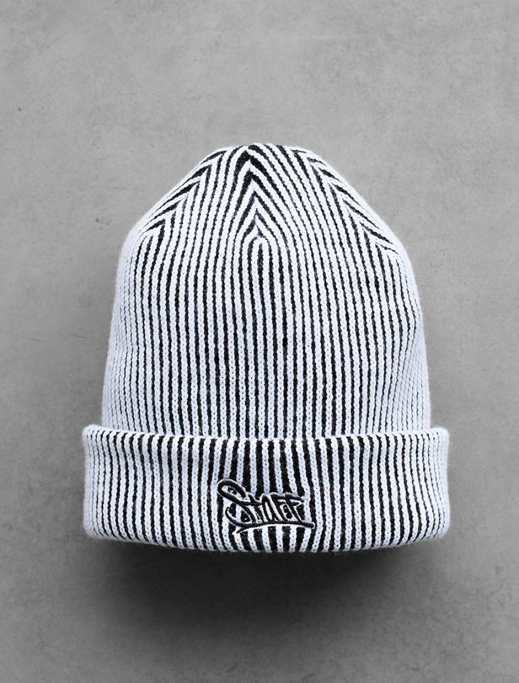 Căciulă Staff white & black stripes logo