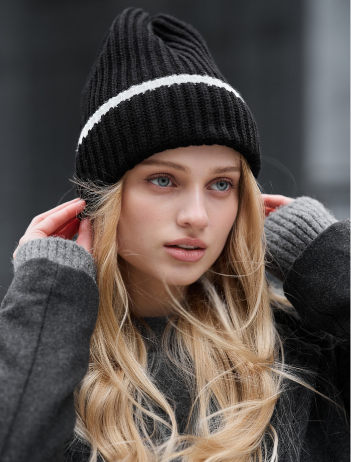 Căciulă de damă Staff 2 black line