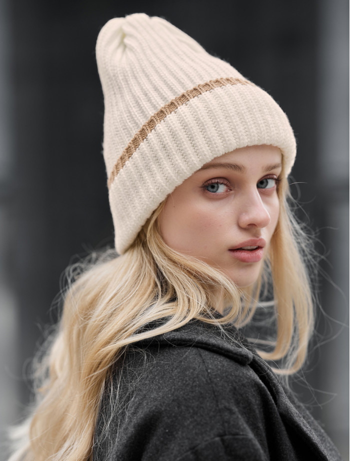 Căciulă de damă Staff 2 milk line