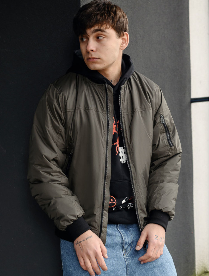 Bomber Staff ye khaki