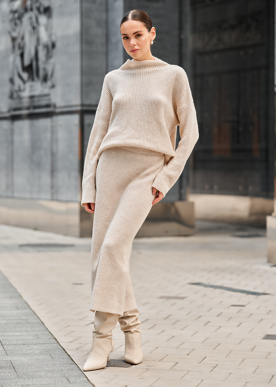 Costum tricotat de damă Staff soft beige oversize