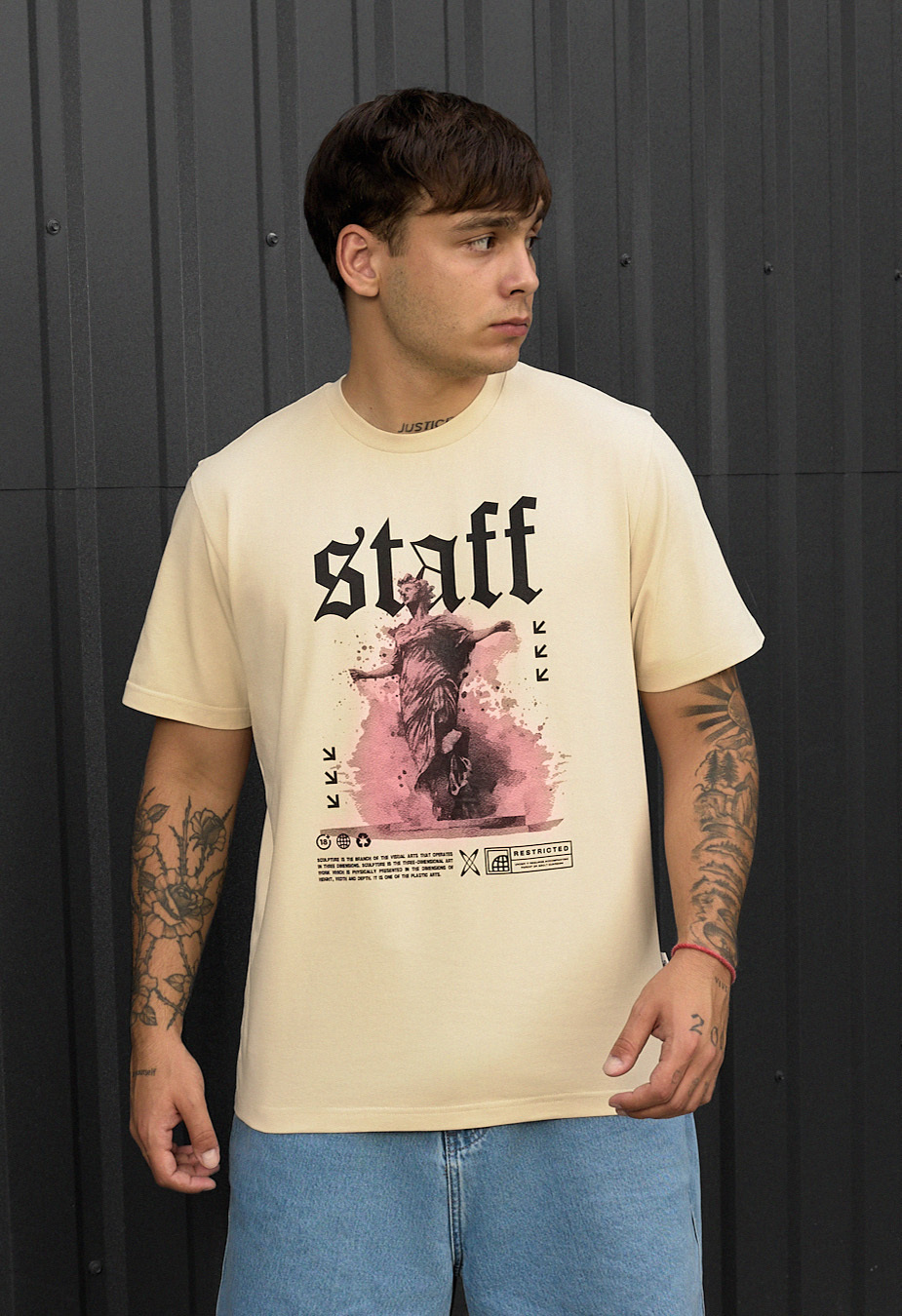 Tricou  Staff sculpture