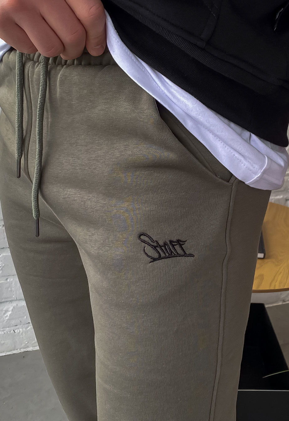 Pantaloni de trening Staff op khaki logo fleece