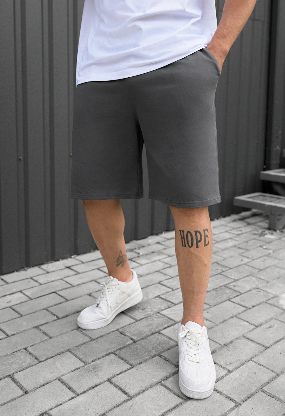 Pantaloni scurți tricotați Staff nes gray