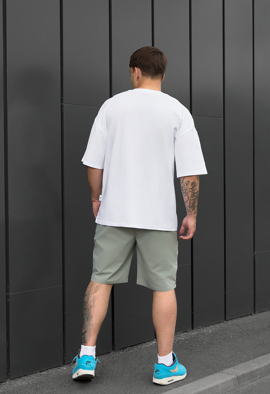 Set de vară tricou + pantaloni scurți Staff patt white & light olive oversize