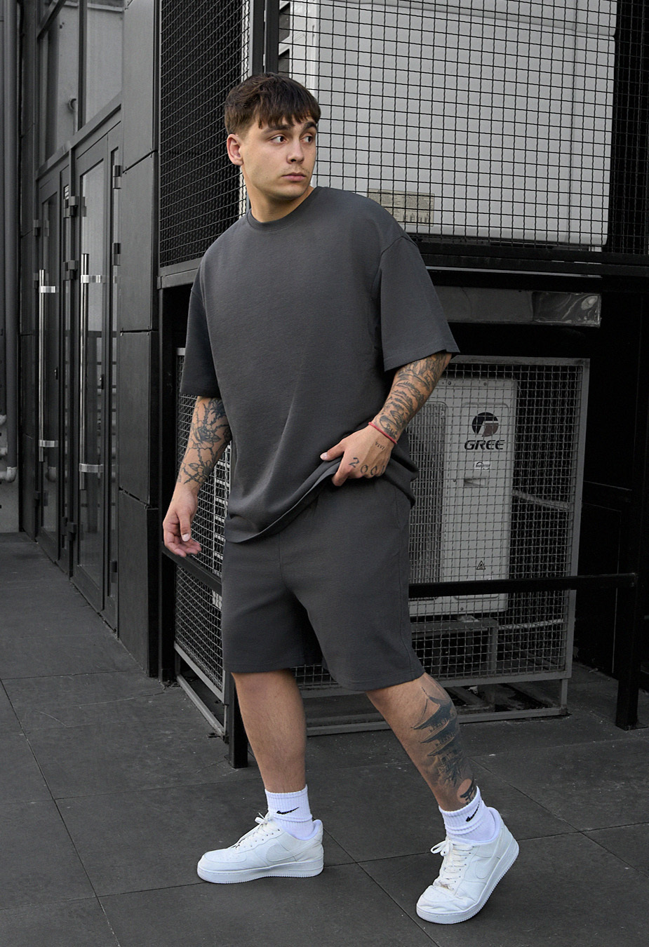 Set de vară tricou + pantaloni scurți Staff vic dark gray oversize
