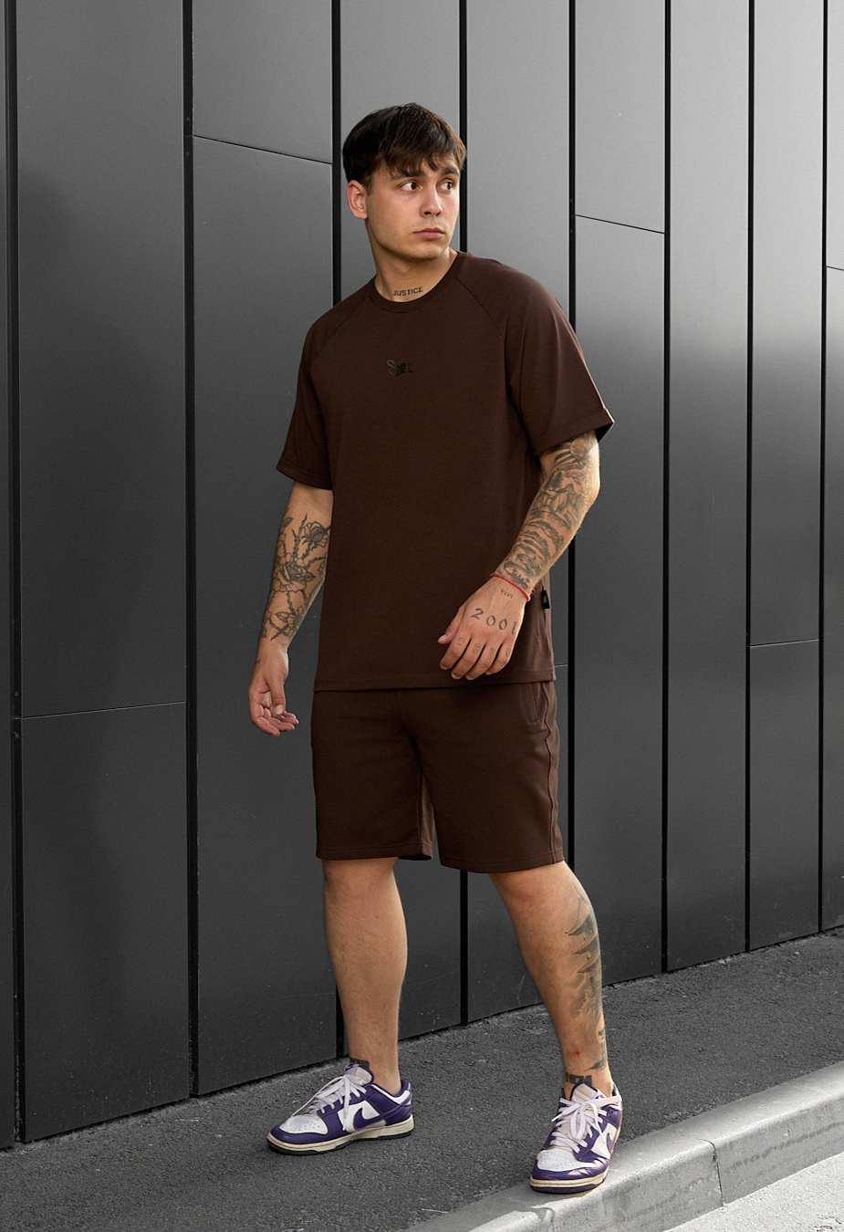 Set de vară tricou + pantaloni scurți Staff mb dark brown