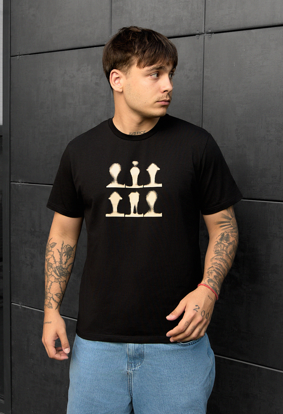 Tricou  Staff figures