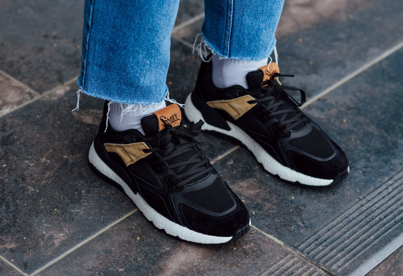 Adidași Staff black & beige