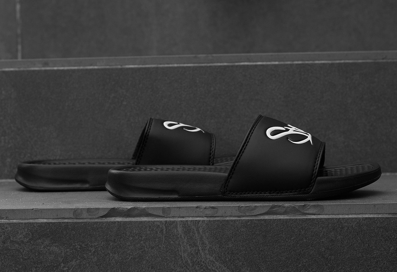 Papuci Staff black logo
