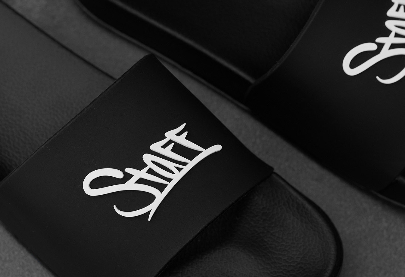 Papuci Staff black logo2