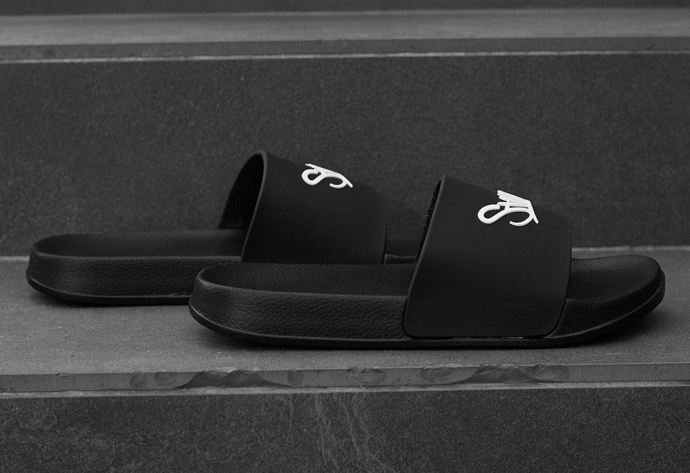 Papuci Staff black logo2