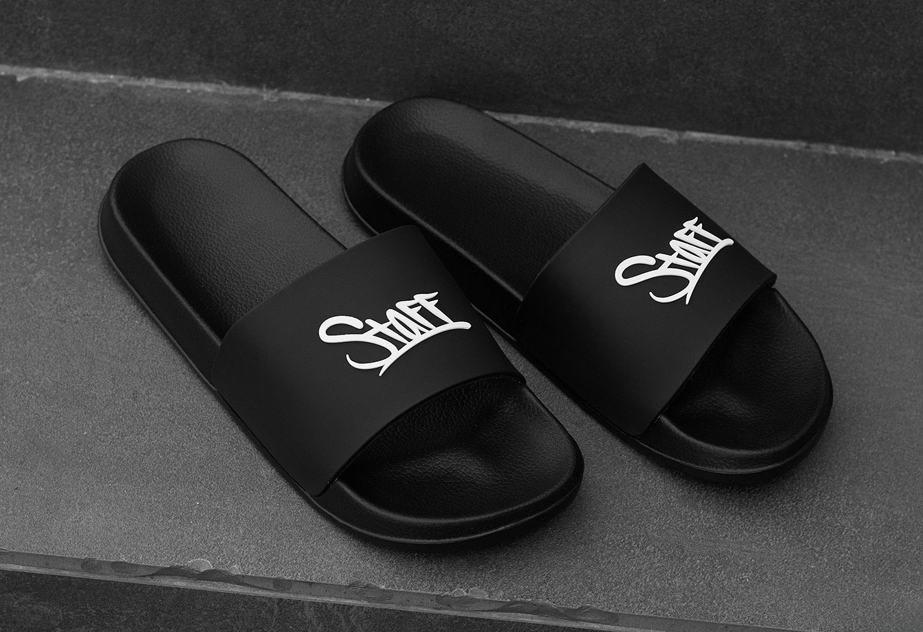 Papuci Staff black logo2