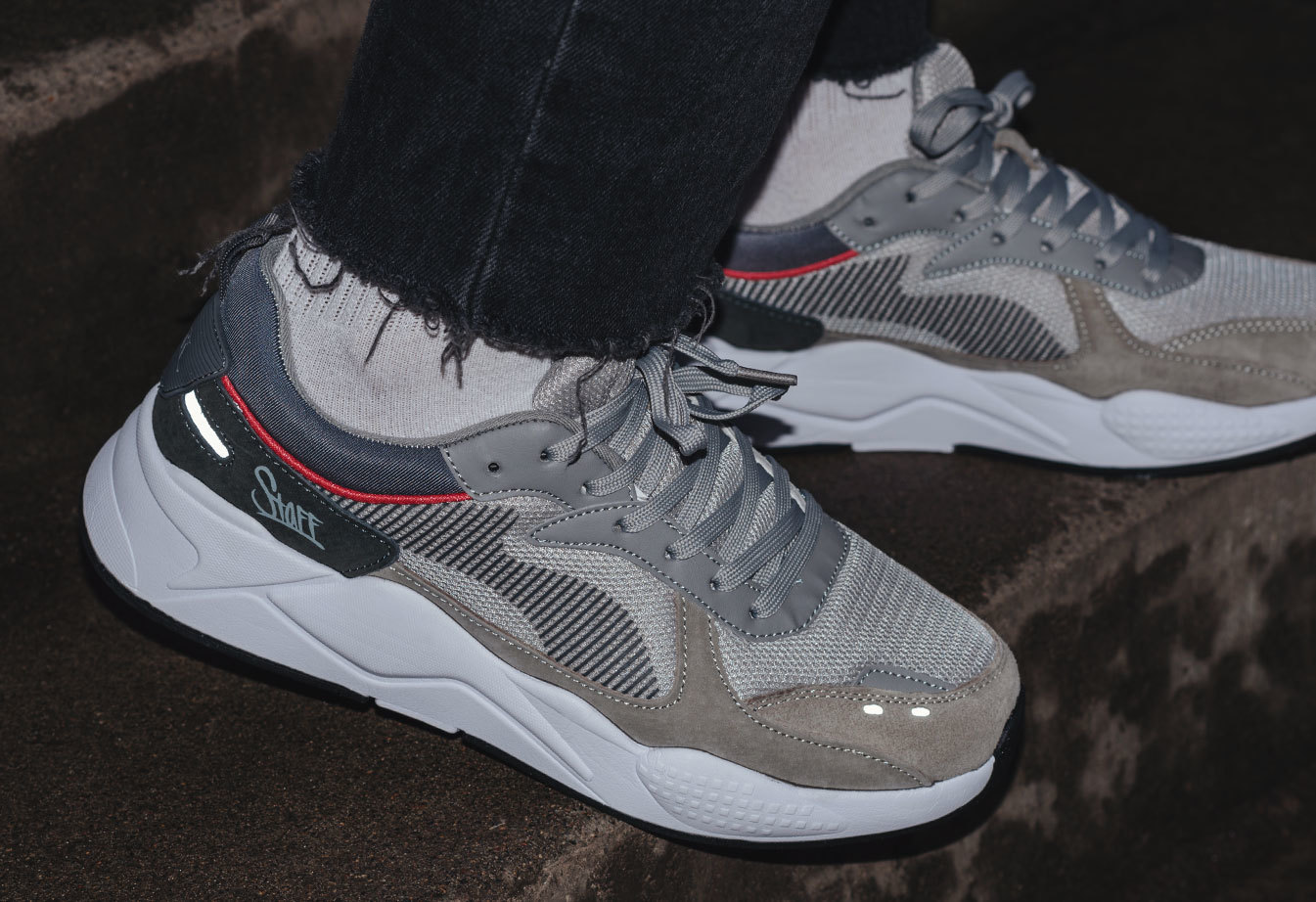 Adidași Staff gray