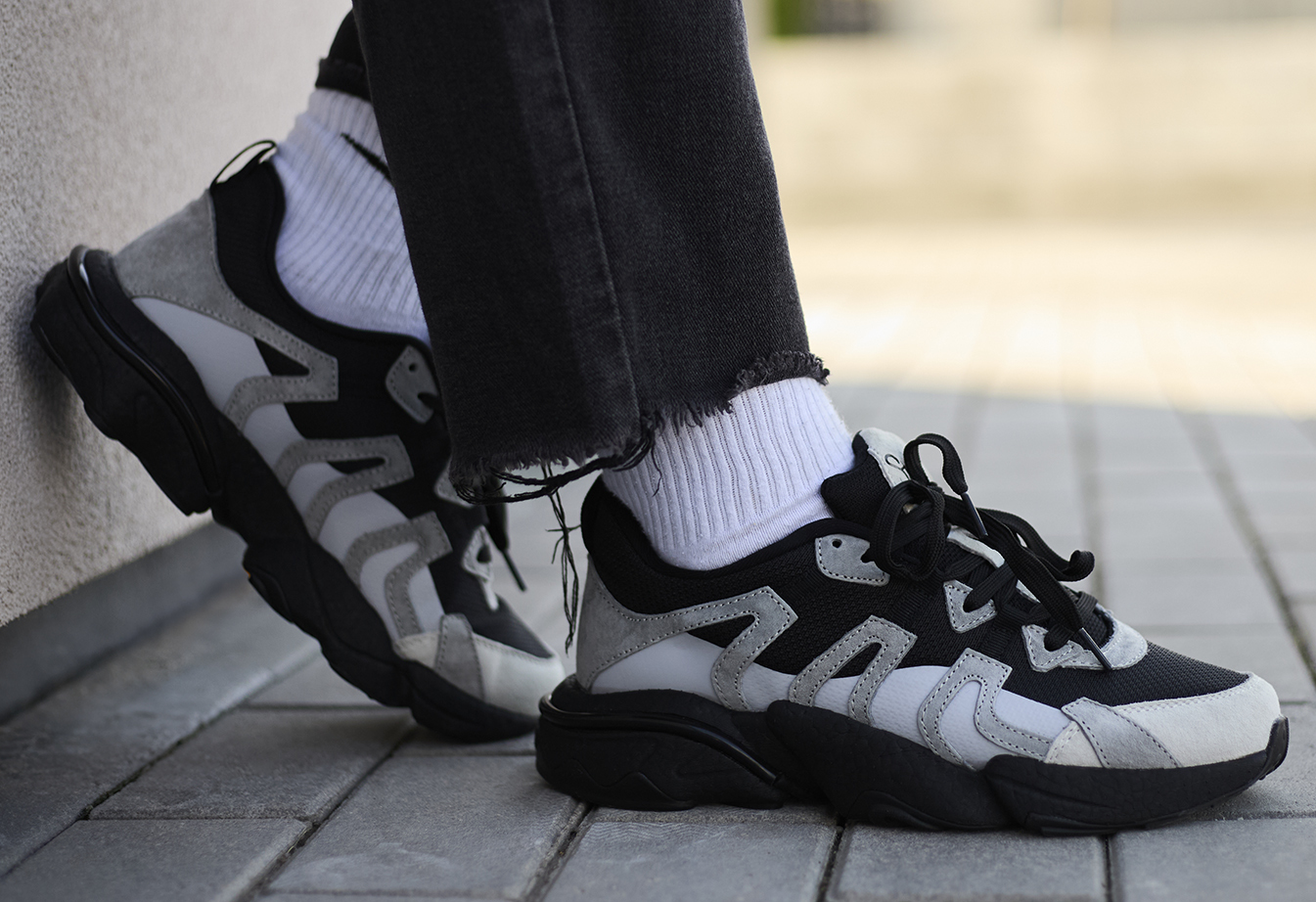 Adidași Staff gray & black