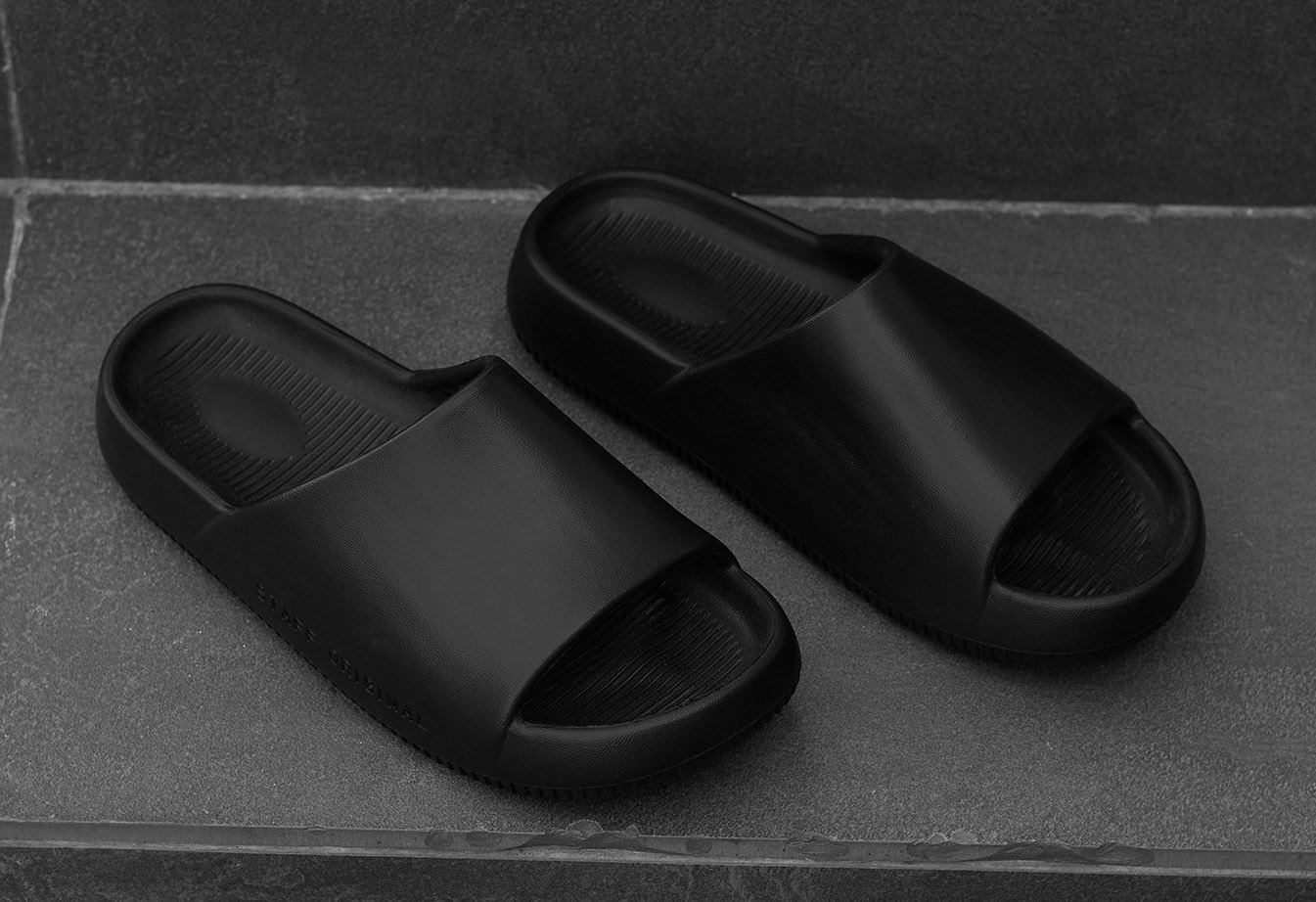 Papuci Staff all black2