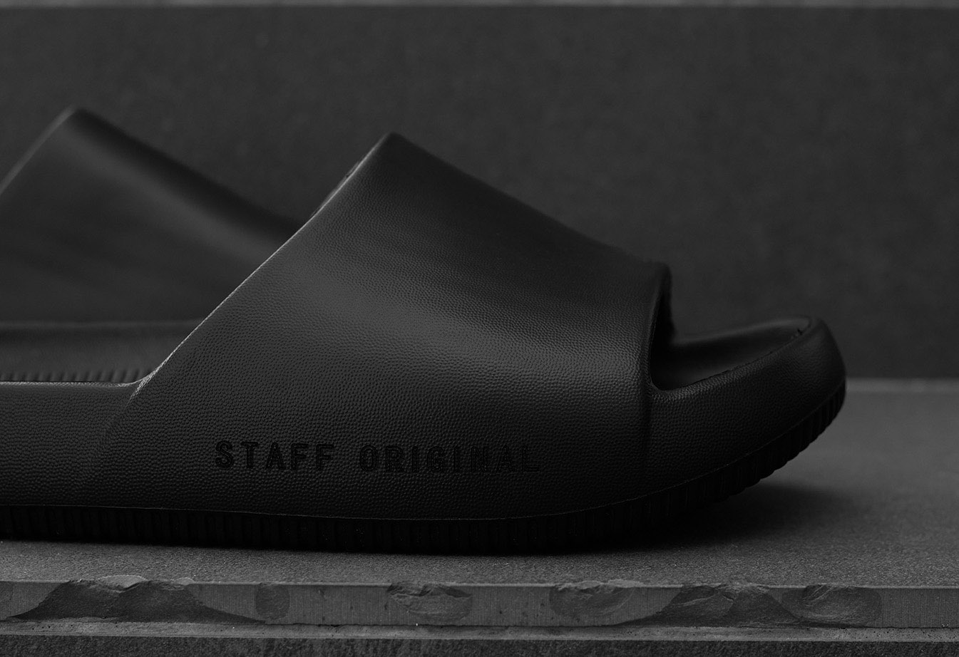 Papuci Staff all black2