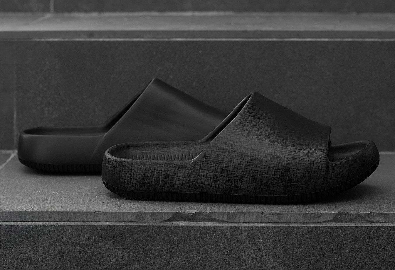 Papuci Staff all black2