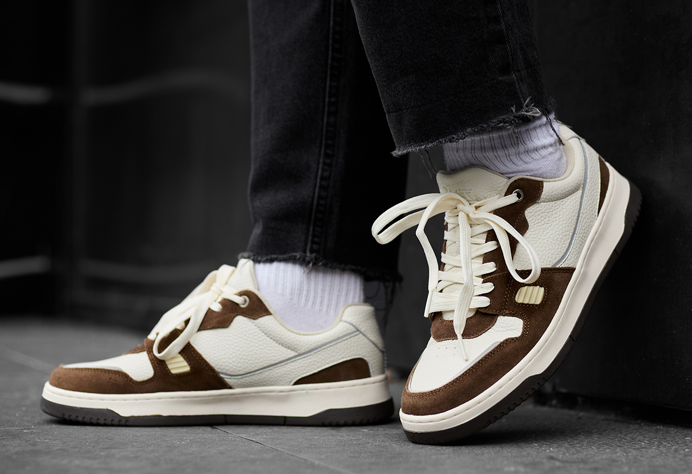 Adidași Staff white & brown