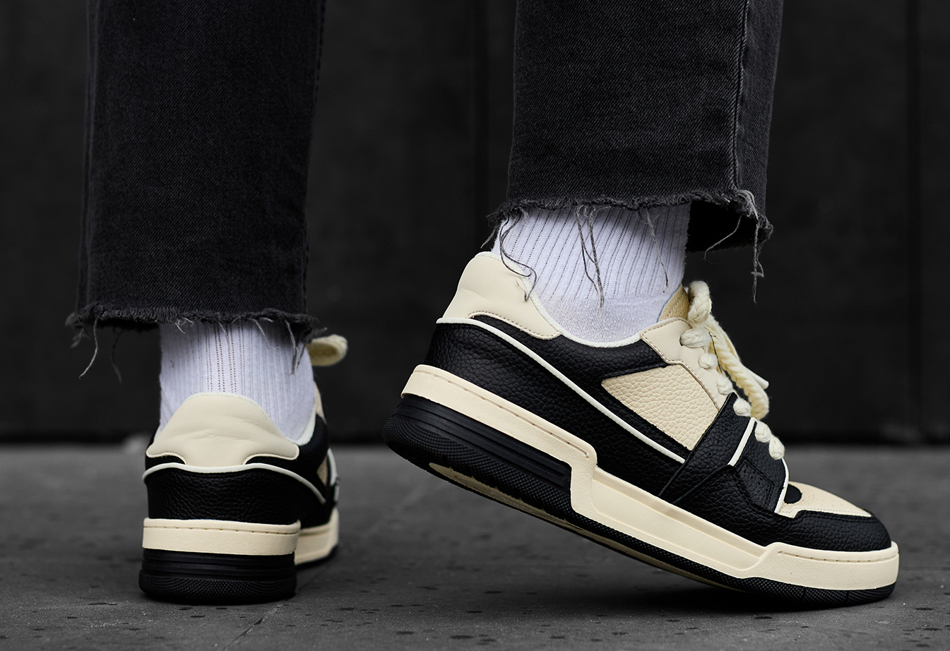 Adidași Staff beige & black