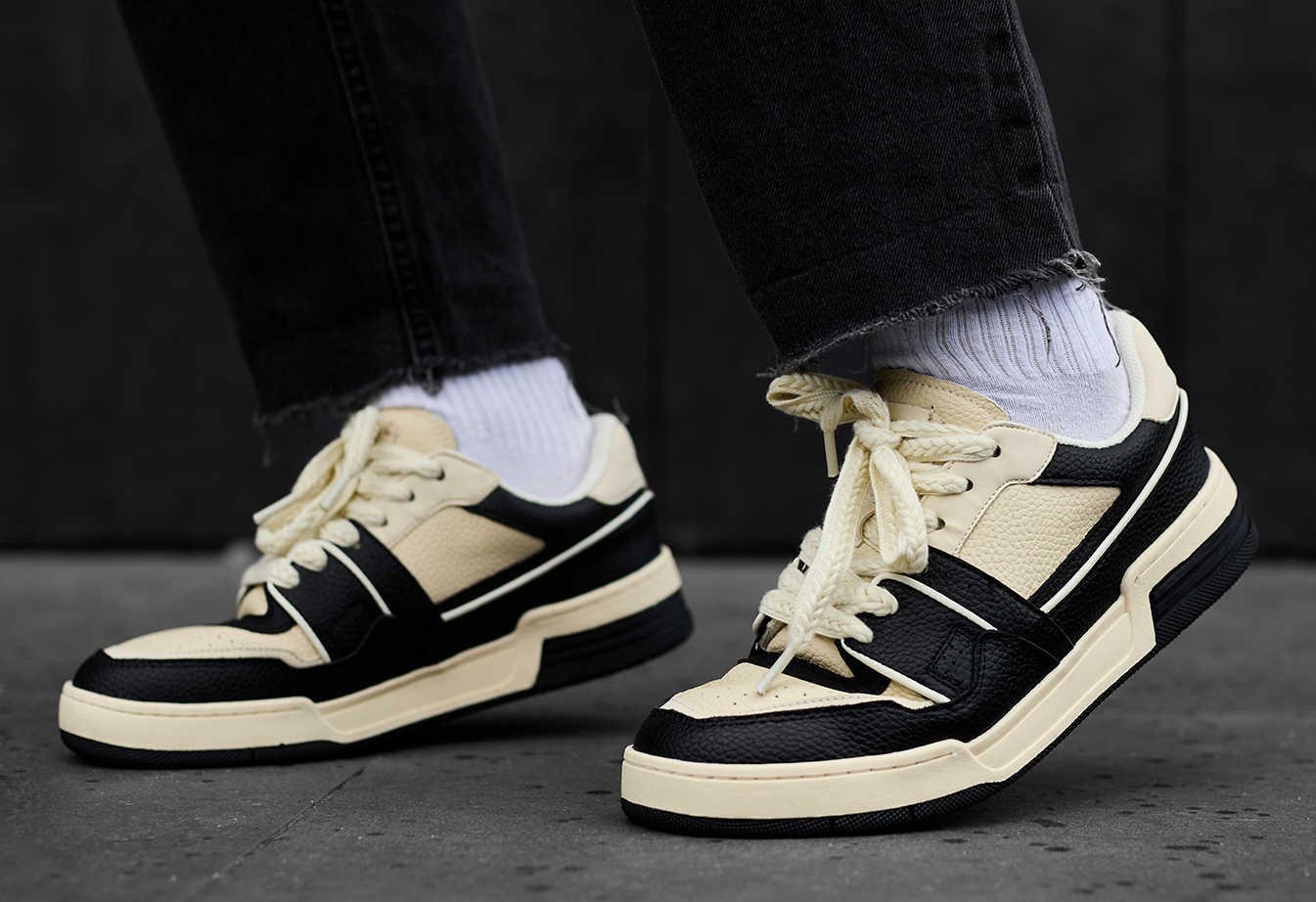 Adidași Staff beige & black
