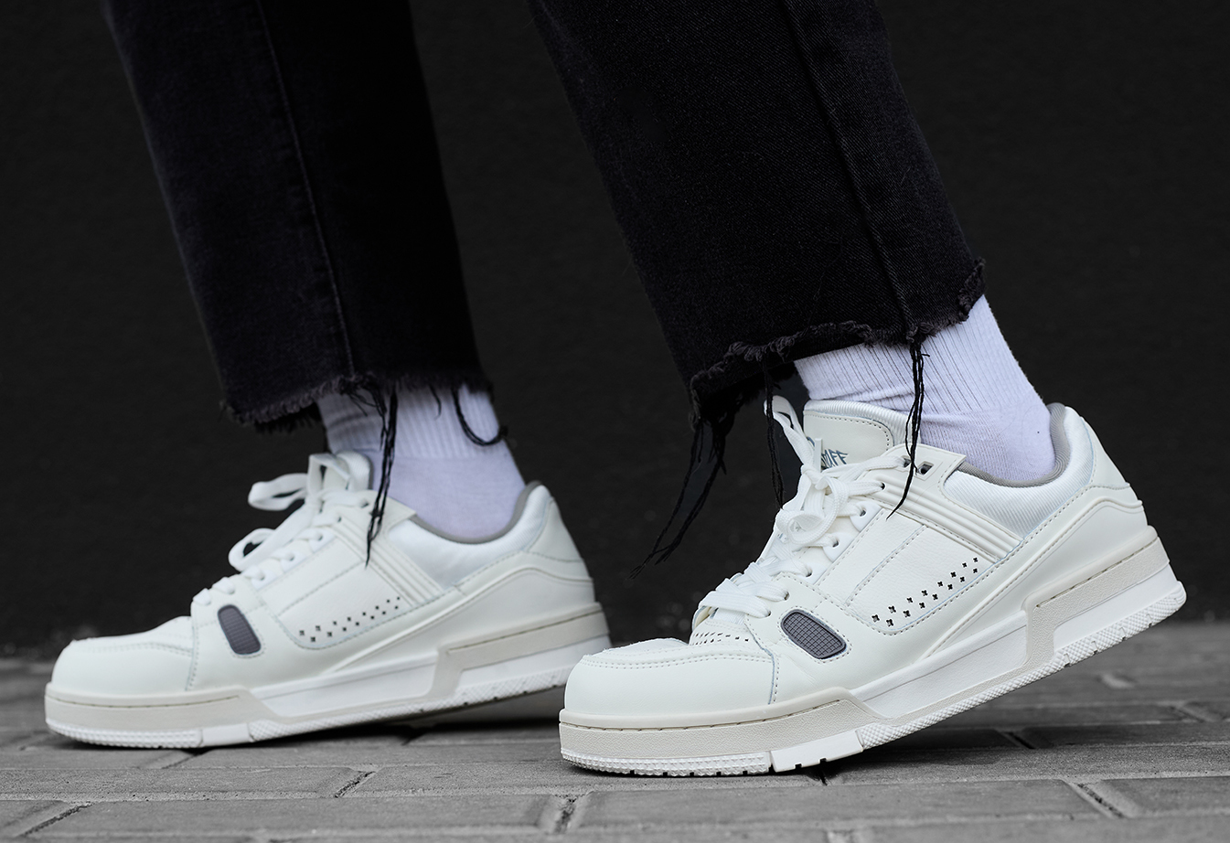 Adidași Staff White