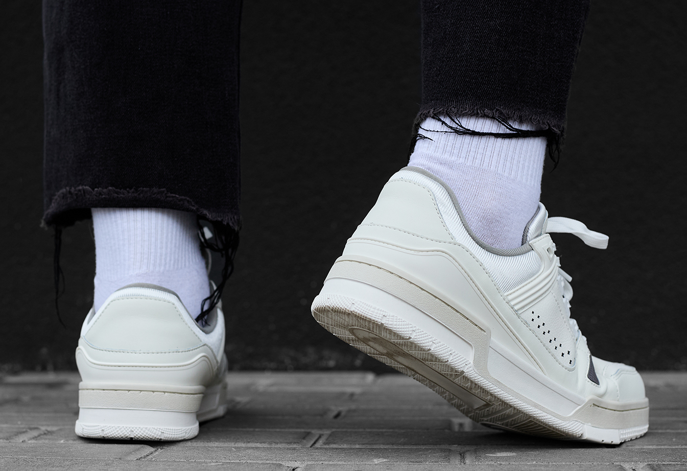 Adidași Staff White