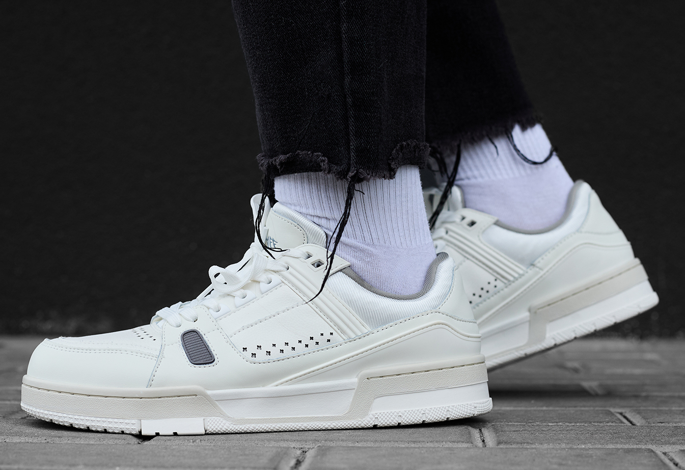 Adidași Staff White