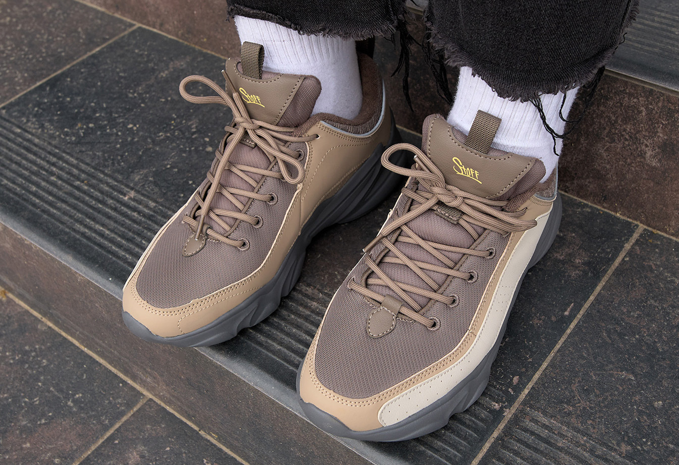 Adidași Staff brown