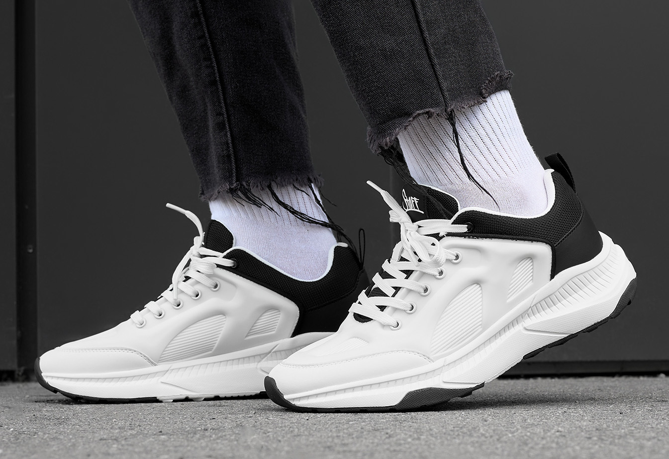 Adidași Staff white