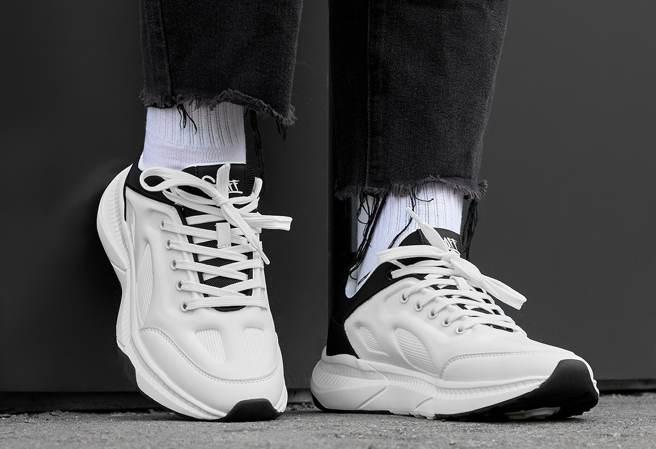 Adidași Staff white