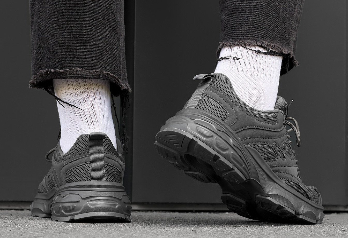 Adidași Staff all dark gray