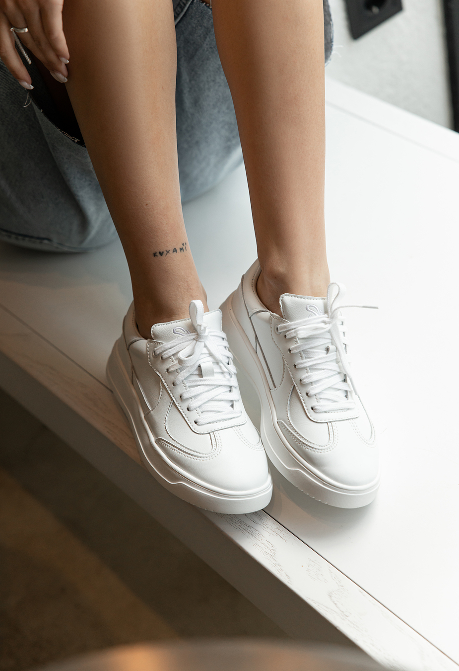 Adidași de damă Staff white