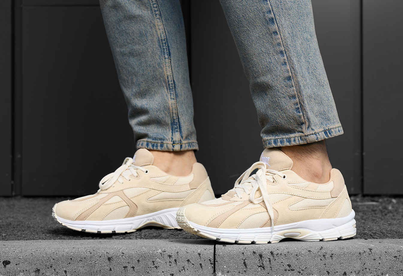 Adidaș iStaff all beige