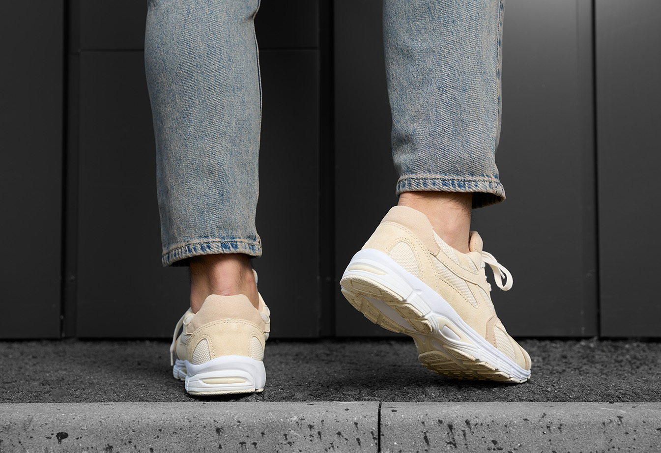 Adidaș iStaff all beige