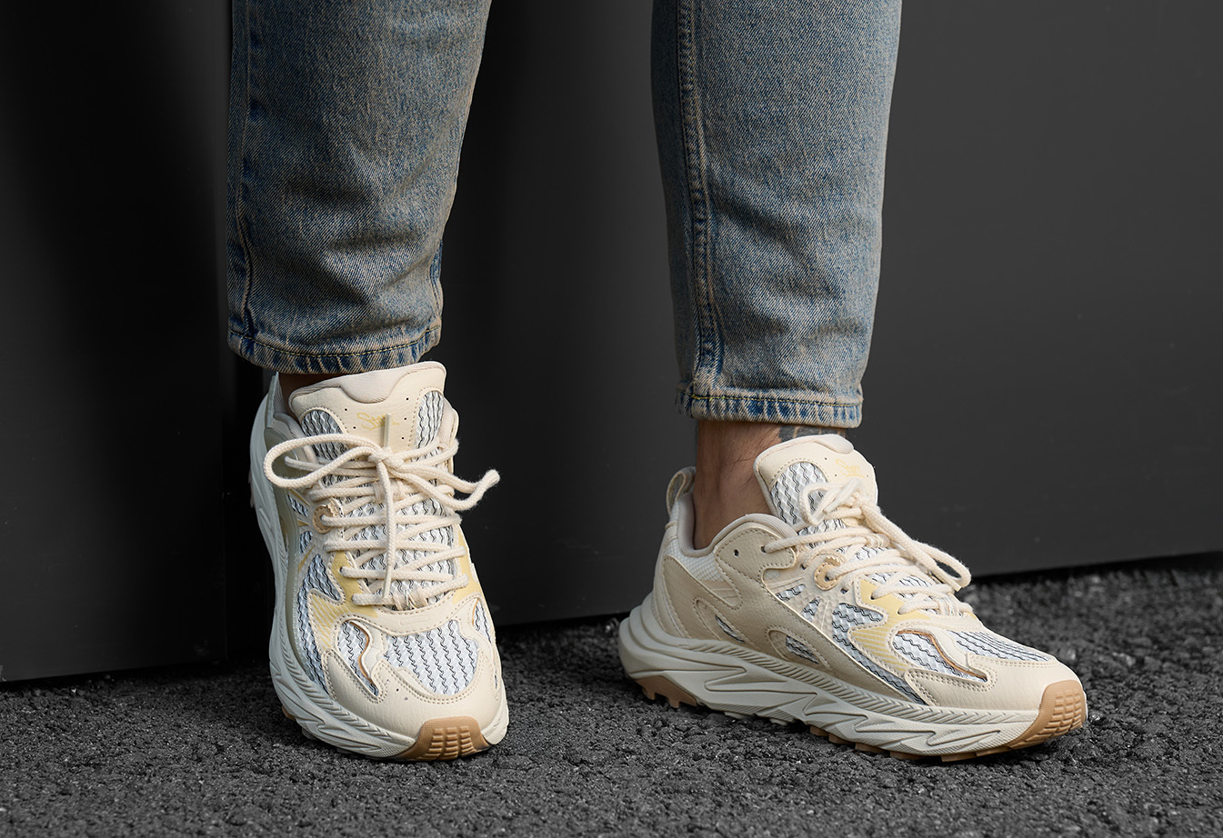 Adidași Staff beige